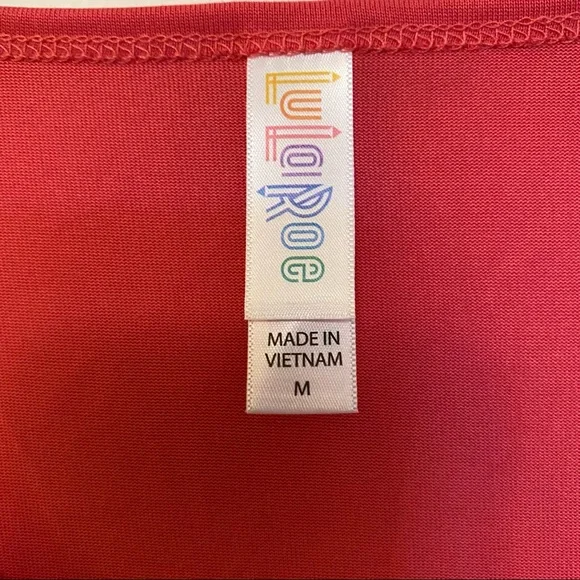 Lularoe Classic T Size: Medium High Low Short Sleeve T-Shirt (NEW WITH TAGS) - Picture 5 of 8